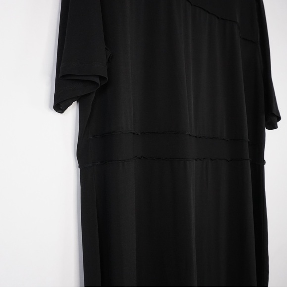 Nina Parker Black Short Sleeve Mesh
Midi Dress - Picture 6 of 7